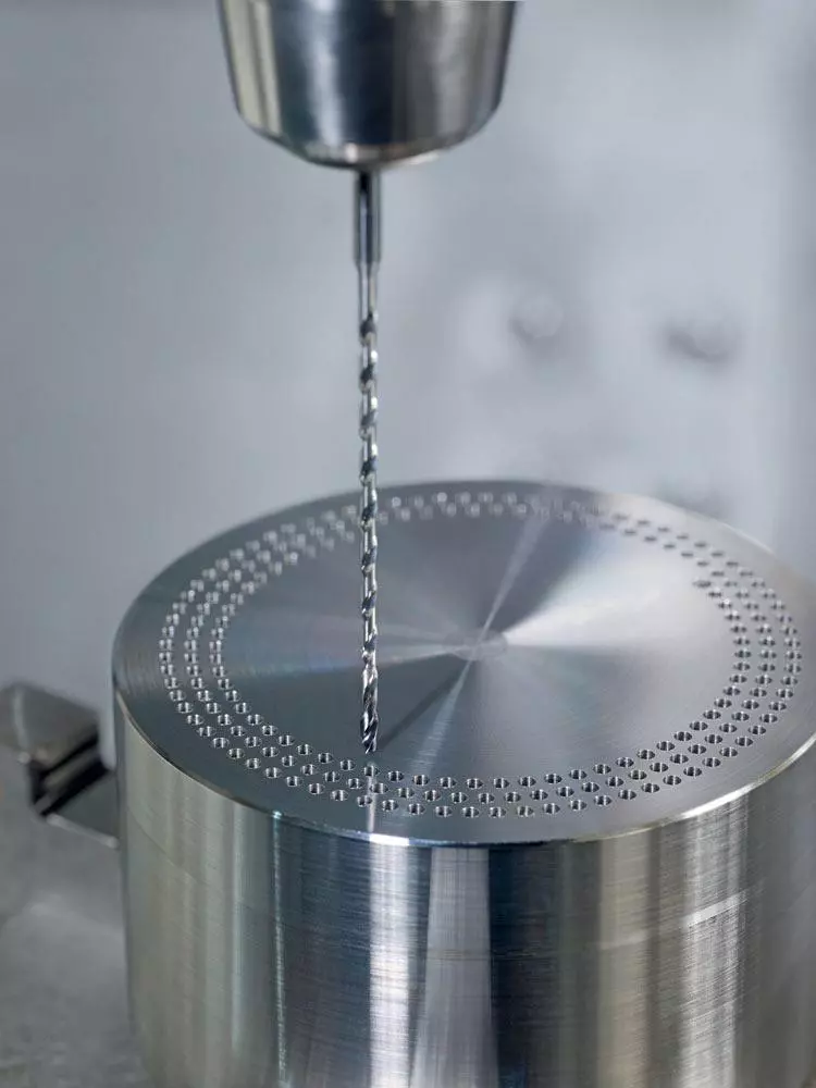 CNC deep narrow machining-03